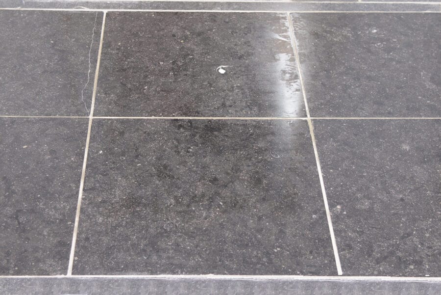 sprimontblue Carrelage de sol carré gris foncé avec des joints fins