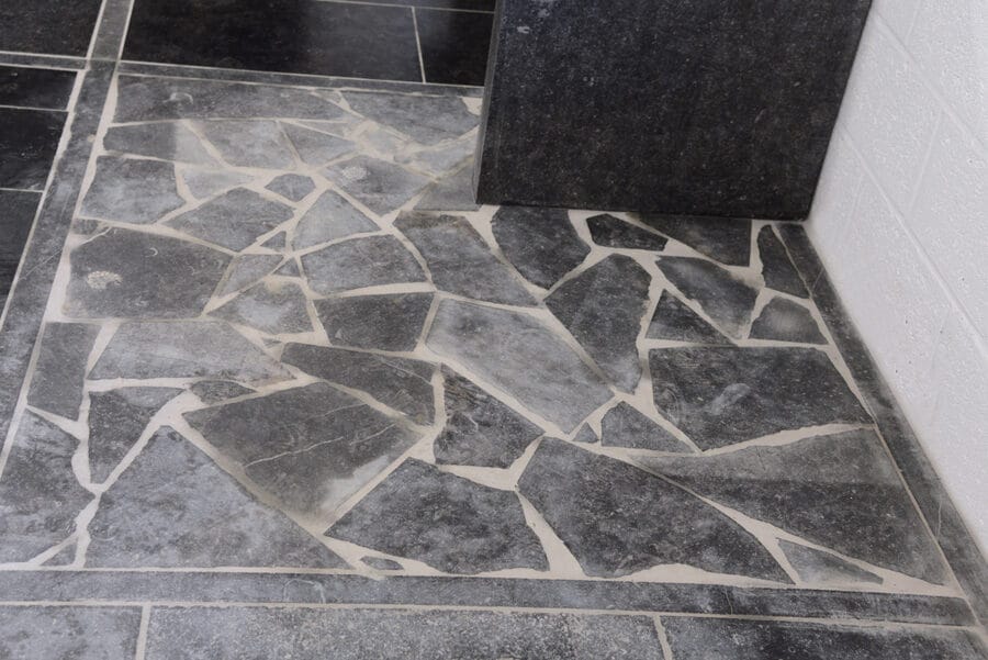 sprimontblue Carrelage irrégulier en ardoise grise avec joints de coulis